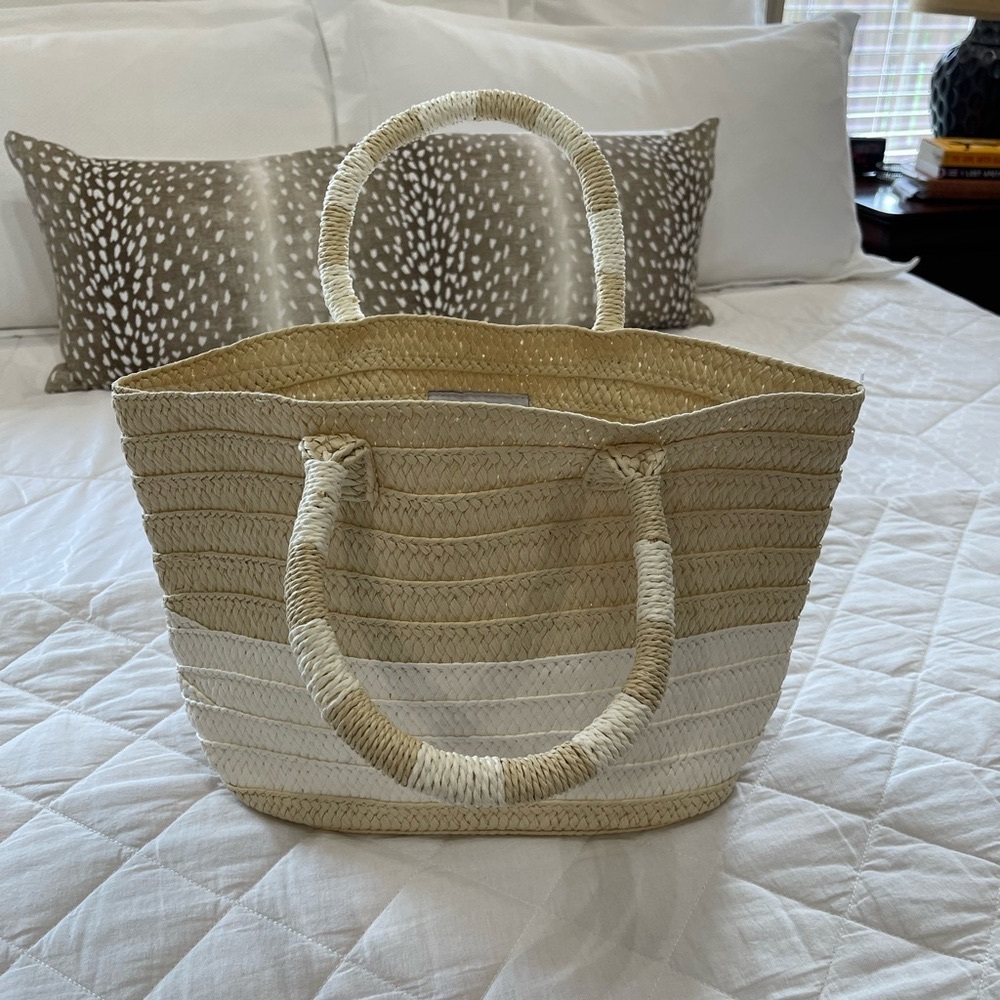 Like New! Altru Straw Stripe Handbag